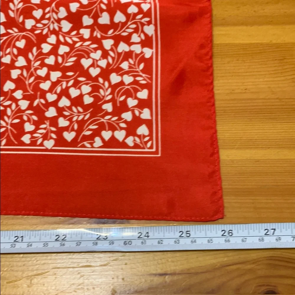 Vintage Hallmark signed Mary Ann, Red and White Floral Scarf, made in Japan - Picture 11 of 11